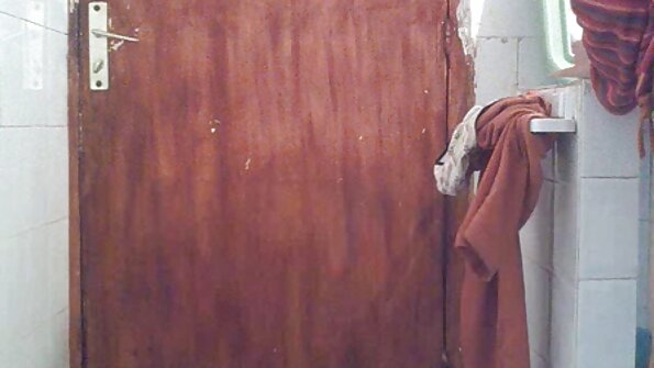 ಮುದ್ದಾದ ರೆಡ್‌ಹೆಡ್ ಹದಿಹರೆಯದವರು ತನ್ನ ಗೆಳೆಯನನ್ನು ಬಹು ಪರಾಕಾಷ್ಠೆಗೆ ಕರೆದೊಯ್ಯುತ್ತಾರೆ